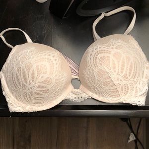 32 D Victoria’s Secret Push-up Bra
